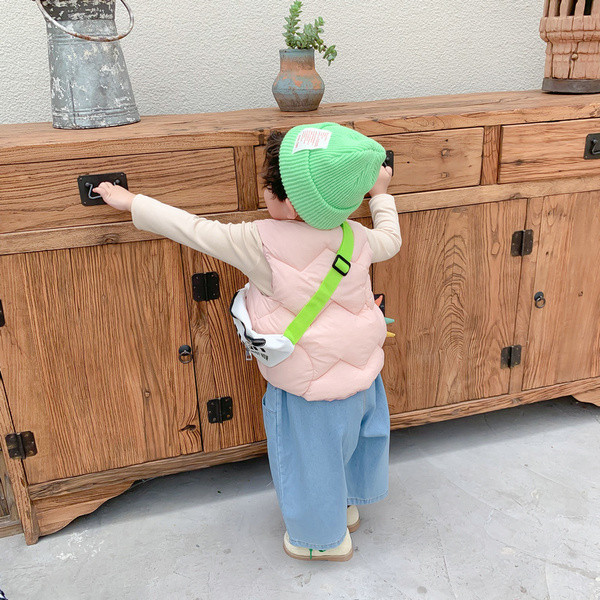 Dječji prsluk za djevojčice i dječake s gumbima i 3D elementom