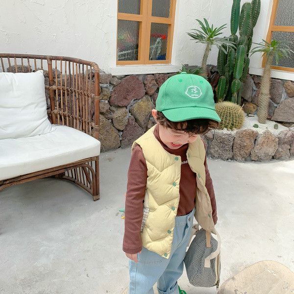 Dječji prsluk za djevojčice i dječake s gumbima i 3D elementom