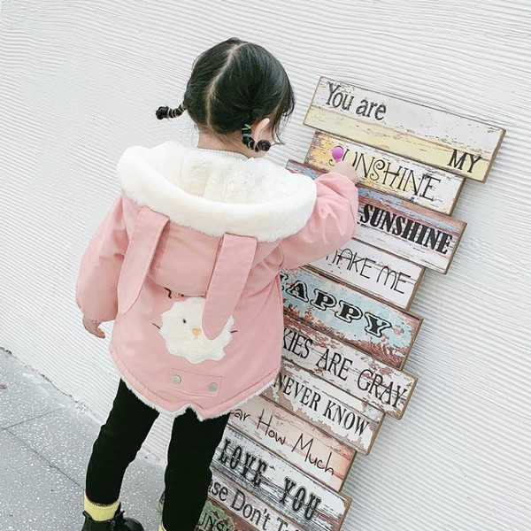 Dnevna dječja jakna s aplikacijom i 3D elementom