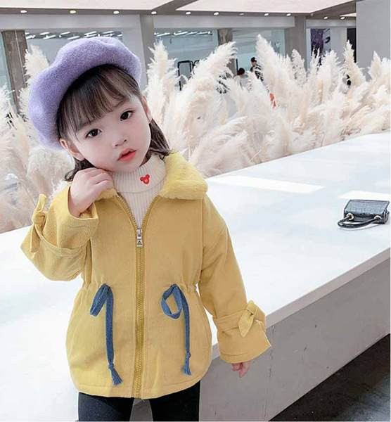 Μοντέρνο παιδικό μπουφάν για κορίτσια με απαλό κολάρο σε κίτρινο και μπεζ χρώμα
