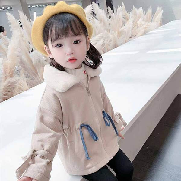 Μοντέρνο παιδικό μπουφάν για κορίτσια με απαλό κολάρο σε κίτρινο και μπεζ χρώμα