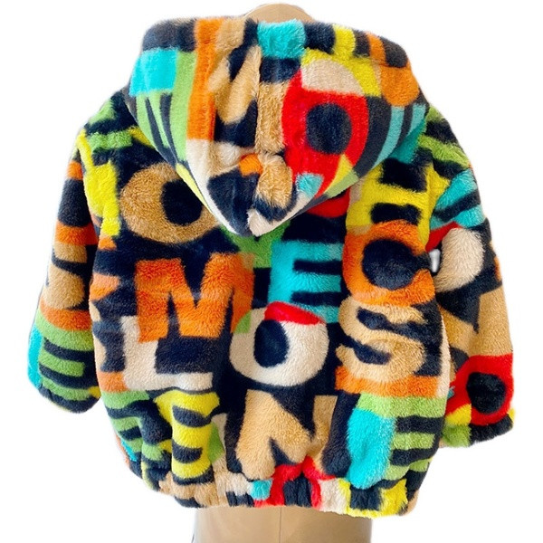 Jakna za djevojčice s kapuljačom i uzorkom u boji