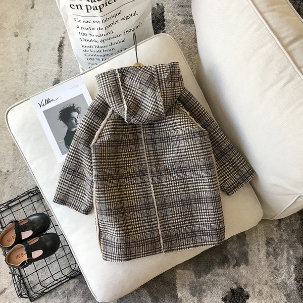 Karirani dječji kaput za djevojčice s kapuljačom i mekom postavom