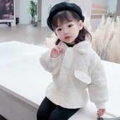 Moderna dječja jakna s donjom kragnom i džepovima za djevojčice