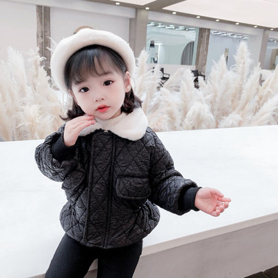 Moderna dječja jakna s donjom kragnom i džepovima za djevojčice