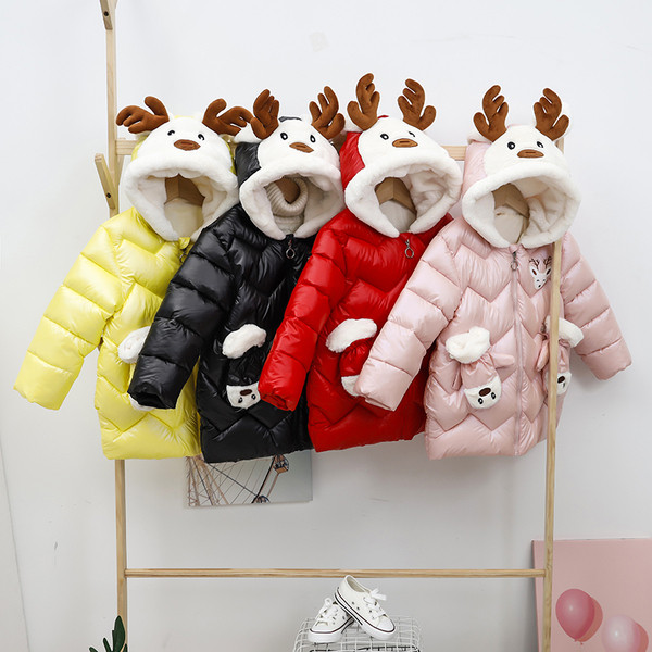 Παιδικό χειμερινό μπουφάν με  στοιχείο - γάντια και ένα 3D στοιχείο στην κουκούλα
