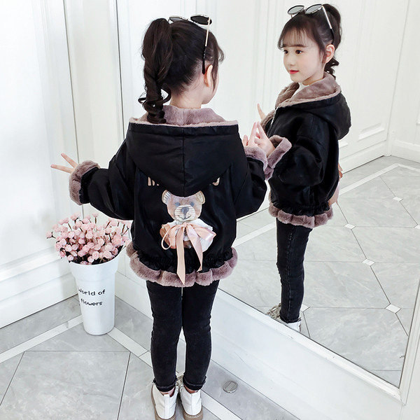 Moderni vaikiška striukė mergaitėms juodos spalvos su aplikacijomis