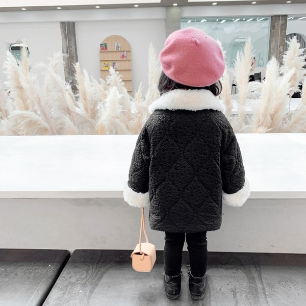 Tüdrukutele sobiv sule ja nööpidega laste vabaaja jope