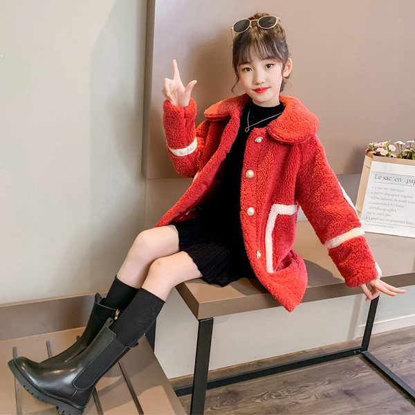 Crvena dječja jakna za djevojčice s kragnom i gumbima