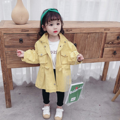 Aktuelna dječja jakna na gumbe za djevojčice