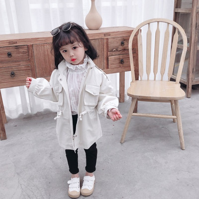 Aktuelna dječja jakna na gumbe za djevojčice