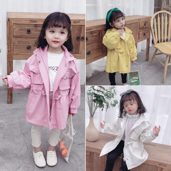 Aktuelna dječja jakna na gumbe za djevojčice