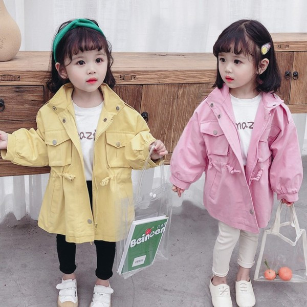 Aktuelna dječja jakna na gumbe za djevojčice