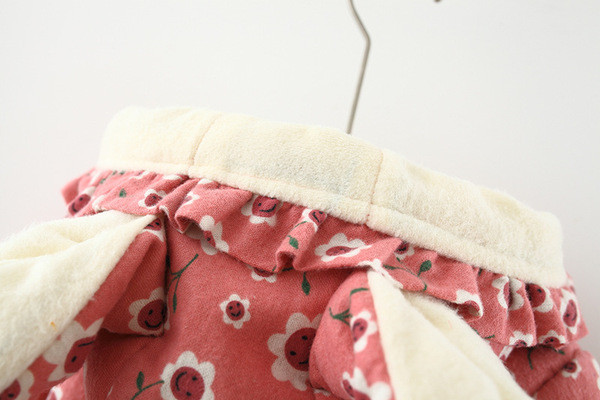 Moodne kapuutsiga ja lillelise mustriga lastejakk tüdrukutele