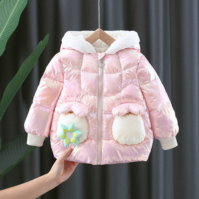 Uut mudelit laste talvejope seljas liblikaga