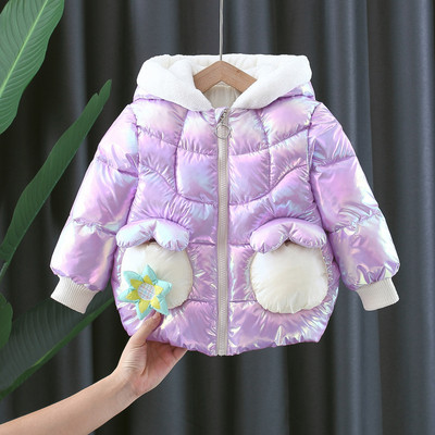 Uut mudelit laste talvejope seljas liblikaga