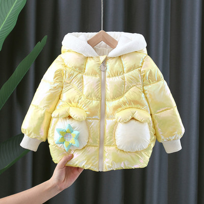 Uut mudelit laste talvejope seljas liblikaga