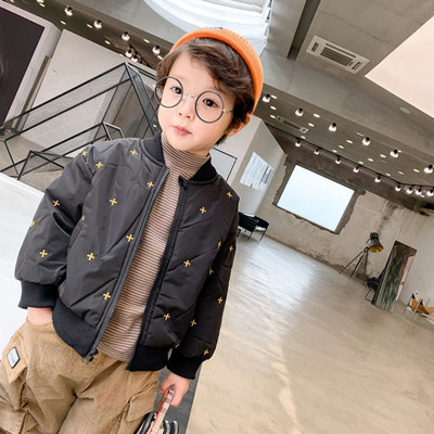 Tõmbluku ja tikandiga sügis-talvine jope poistele