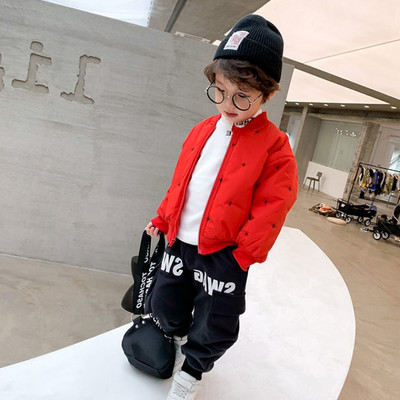 Tõmbluku ja tikandiga sügis-talvine jope poistele