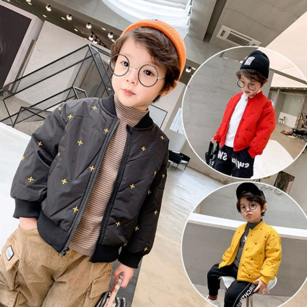 Tõmbluku ja tikandiga sügis-talvine jope poistele