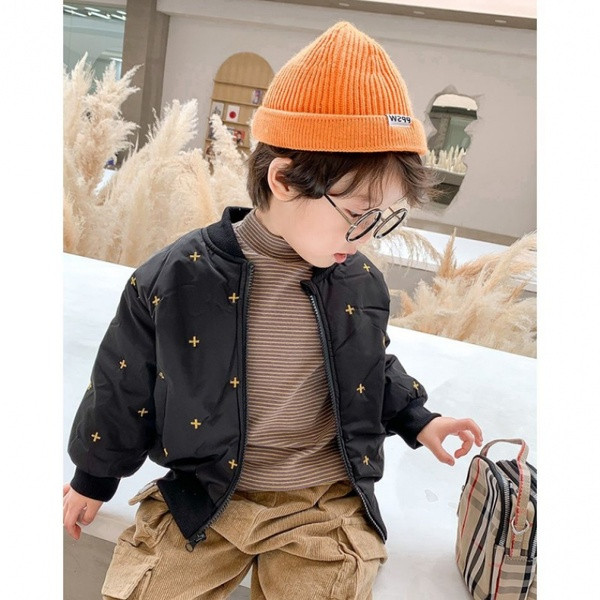 Tõmbluku ja tikandiga sügis-talvine jope poistele