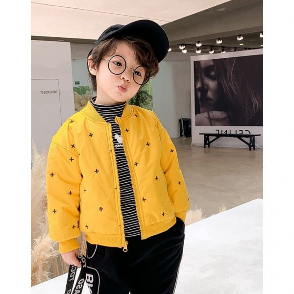 Tõmbluku ja tikandiga sügis-talvine jope poistele