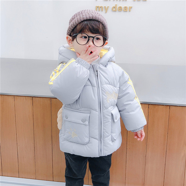 Dječja jakna za dječake sa 3D elementom na leđima i kapuljačom