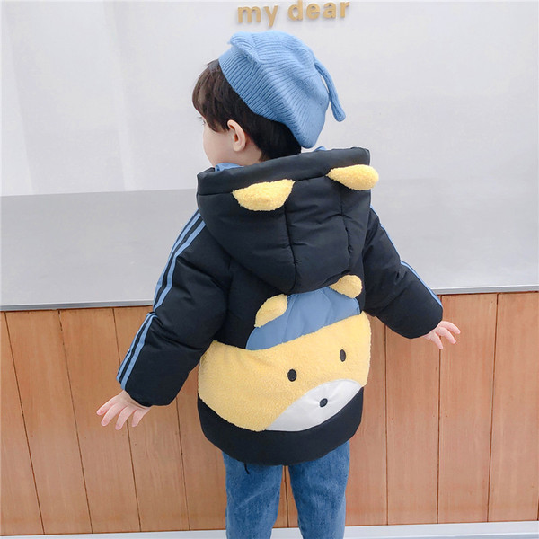 Dječja jakna za dječake sa 3D elementom na leđima i kapuljačom