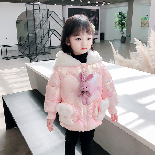 Laste sügis-talvine jope, mille lukul on plüüsist jäneseelement