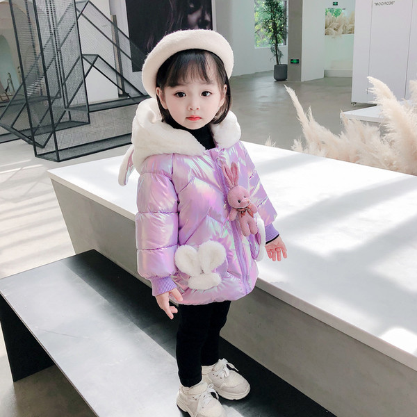 Laste sügis-talvine jope, mille lukul on plüüsist jäneseelement