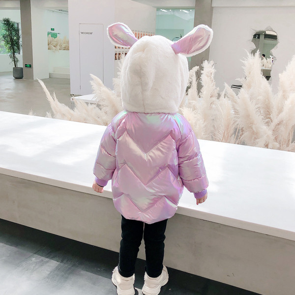 Laste sügis-talvine jope, mille lukul on plüüsist jäneseelement