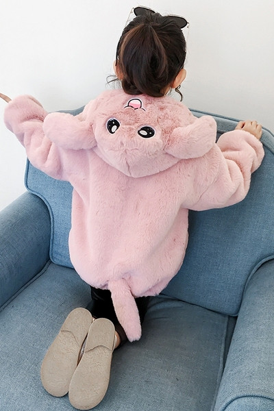 Uut mudelit laste sulejope tüdrukutele, mille kapuutsil on 3D elemendid