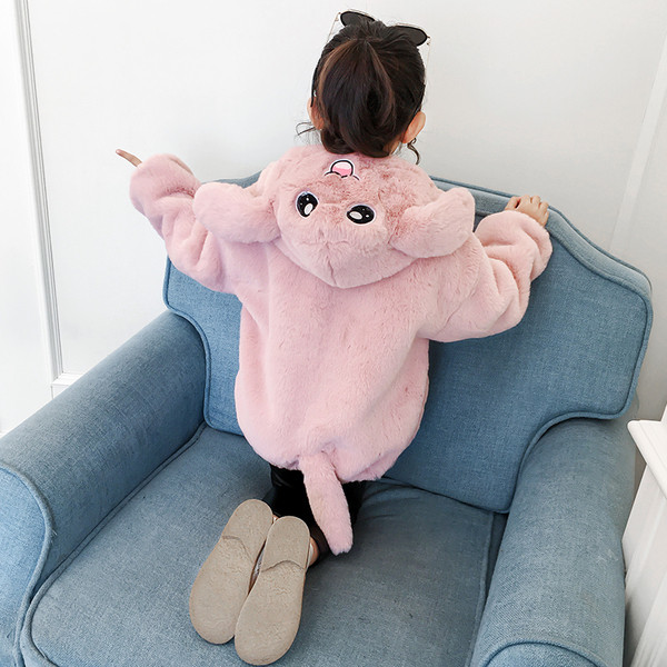 Uut mudelit laste sulejope tüdrukutele, mille kapuutsil on 3D elemendid