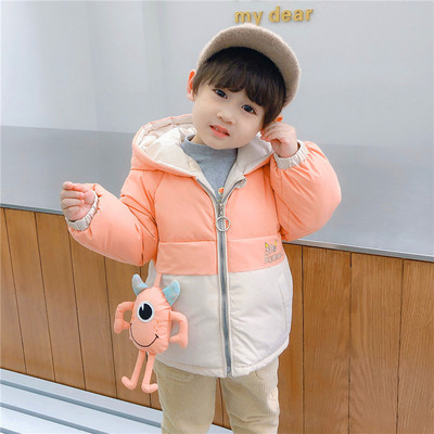 Kapuutsiga ja aksessuaariga laste jope poistele