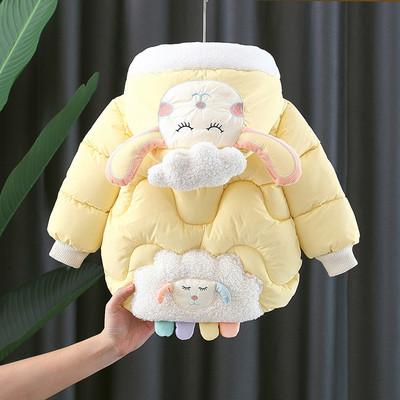 Laste kaasaegne talvejope 3D elemendiga kapuutsil ja seljal