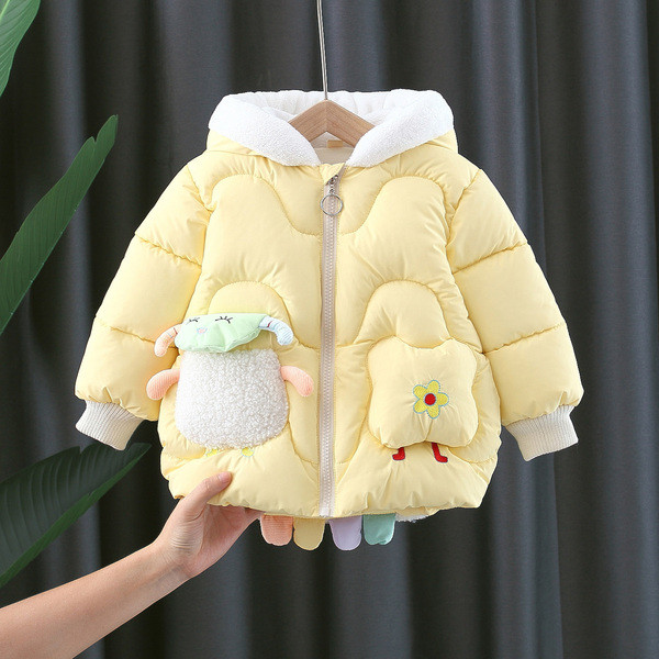 Laste kaasaegne talvejope 3D elemendiga kapuutsil ja seljal