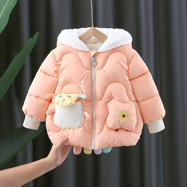 Laste kaasaegne talvejope 3D elemendiga kapuutsil ja seljal