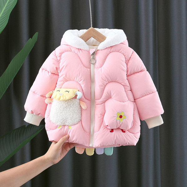 Laste kaasaegne talvejope 3D elemendiga kapuutsil ja seljal