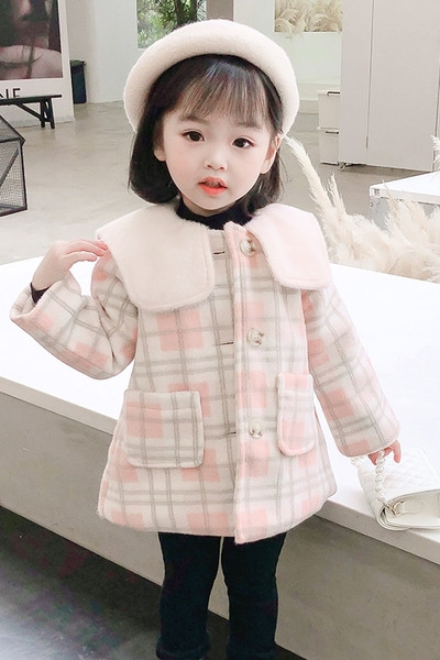 Stiilne nööpide ja taskutega lastemantel tüdrukutele