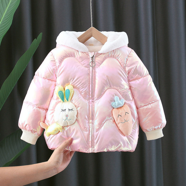 Moderna dječja zimska jakna s 3D elementom mrkve