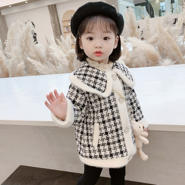 Tüdrukutele sobiv nööpide ja taskutega laste jope