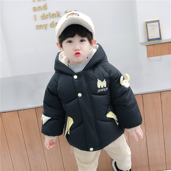 Laste jope seljal kirjaga ja kapuutsiga