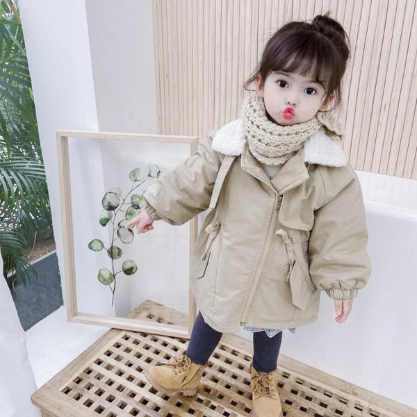 Dječja jakna s patentnim zatvaračem i vezicama pogodna za djevojčice