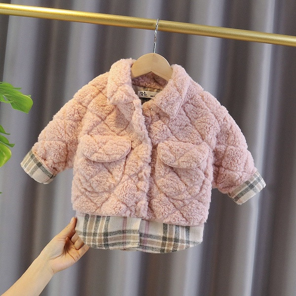 Ruudulise voodriga sulejope tüdrukutele