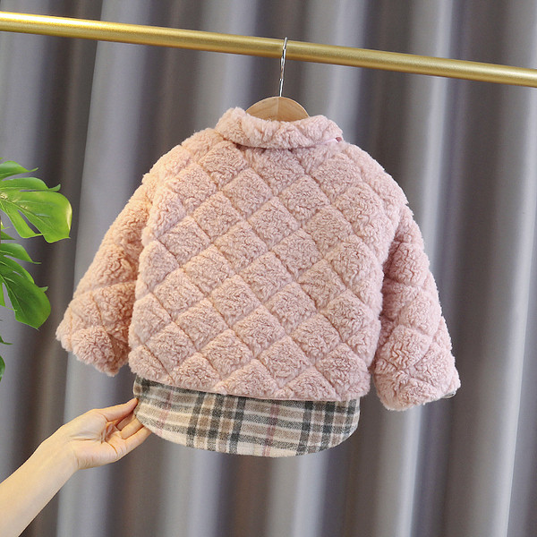 Ruudulise voodriga sulejope tüdrukutele