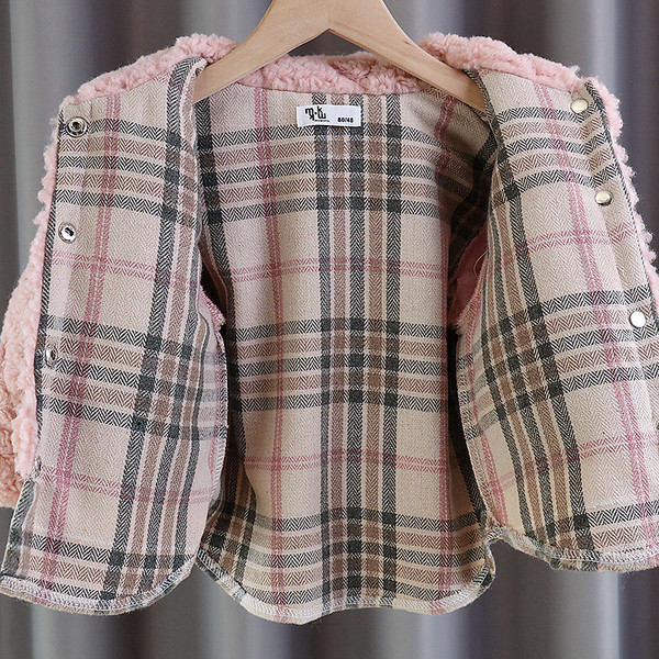 Ruudulise voodriga sulejope tüdrukutele