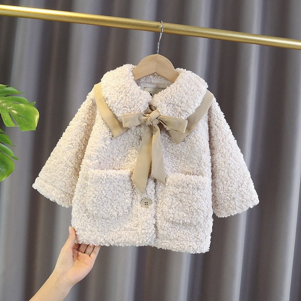 Tüdrukute kohev lastemantel paela ja taskutega