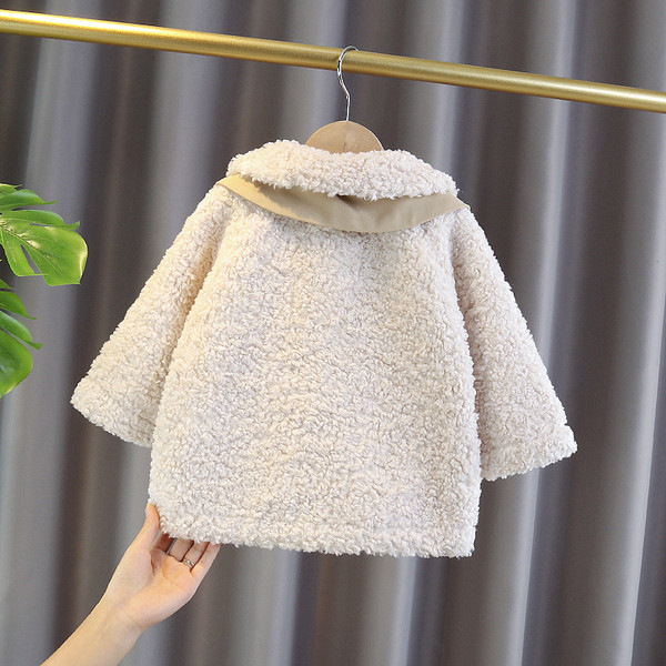 Tüdrukute kohev lastemantel paela ja taskutega