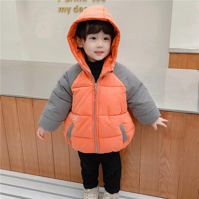 Kapuutsiga ja seljal aplikatsiooniga laste jope poistele