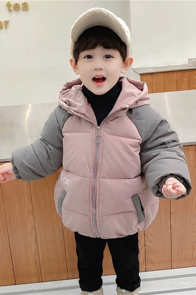 Kapuutsiga ja seljal aplikatsiooniga laste jope poistele